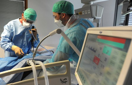 科技名詞 | 體外膜氧合器 extracorporeal membrane oxygenerator，ECMO