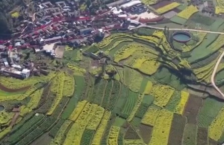 中宣部“中國這十年”系列新聞發(fā)布會(huì)舉行 中國經(jīng)濟(jì)實(shí)力邁上一個(gè)大臺(tái)階
