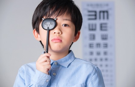 辟謠 | 長(zhǎng)期戴眼鏡，會(huì)讓眼睛變凸嗎？