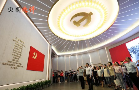 央視快評(píng)：以學(xué)增智，從黨的科學(xué)理論中悟規(guī)律、明方向、學(xué)方法、增智慧