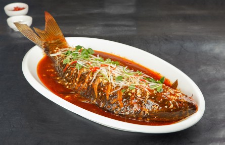 魚刺卡喉，吃一口饅頭或米飯壓下去就好了？