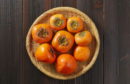辟謠|柿子不能和魚(yú)、蝦、牛奶等同食？會(huì)得胃結(jié)石？