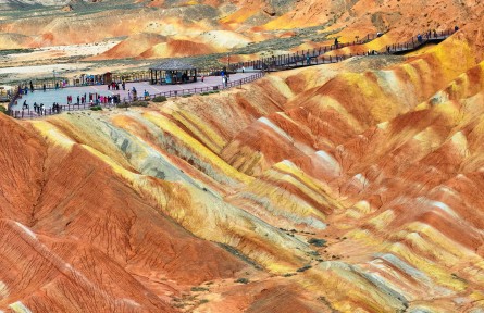 甘肅張掖:七彩丹霞地貌紅黃交織 宛如天然紋理畫(huà)