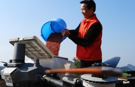 駛向丘陵山區(qū)！國產(chǎn)農(nóng)機(jī)煥新啟程