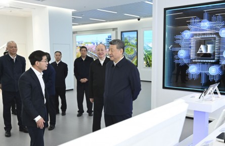 習(xí)近平在北京考察科技創(chuàng)新工作